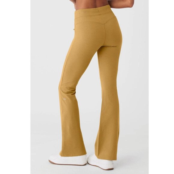 Alo Sway Bootcut Sweatpant Golden Olive Branch - Picture 2 of 7